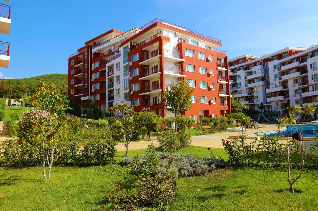 Fort Noks - Menada Apartments Sveti Vlas Eksteriør bilde
